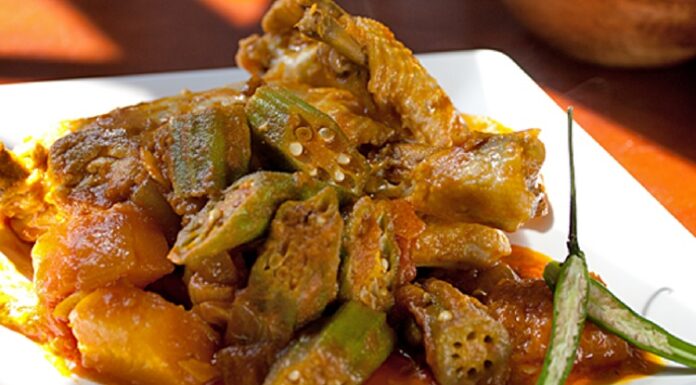 Angola mutfağı, Afrika kıtasının zengin kültürel mozaiğini yansıtan en özel mutfaklardan biridir. Coğrafi yapısı, yerel kabilelerin gelenekleri ve sömürge döneminden kalan Portekiz etkileri, ülkenin mutfak kültürünü derinlemesine şekillendirmiştir. Atlantik Okyanusu kıyısında yer alması, hem deniz ürünlerinin hem de tropikal meyvelerin yemeklerde geniş yer bulmasını sağlamıştır. Konulu bir haber görseli.