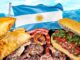 Arjantin mutfağı, Güney Amerika’nın en zengin ve en karakteristik gastronomilerinden biridir. Ülkenin geniş coğrafyası, farklı iklim bölgeleri ve verimli toprakları, yemek kültürünü derinden etkilemiştir. Yerli halkın geleneksel tarifleri, İspanyol ve İtalyan göçmenlerin mutfak alışkanlıklarıyla birleşerek benzersiz bir lezzet mozaiği oluşturmuştur. Özellikle İtalyan mutfağından gelen makarna, pizza ve tatlı çeşitleri Arjantin sofralarında önemli bir yer tutar. Konulu bir haber görseli.