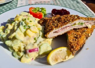 Avusturya mutfağı, Avrupa gastronomisinin en köklü ve zengin mutfaklarından biridir. Yüzyıllar boyunca farklı kültürlerin etkisi altında gelişen bu mutfak, hem Orta Avrupa’nın geleneksel lezzetlerini hem de aristokrat sofra kültürünü barındırır. Avusturya yemekleri, çeşitliliği, zarif sunumları ve doyurucu tatlarıyla tanınır. Konulu bir haber görseli.