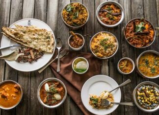 Balti Mutfağı, Kuzey Hindistan ve Pakistan’ın özellikle Kasmir ve çevresinde ortaya çıkan zengin bir yemek kültürünü temsil eder. Bu mutfak, baharatlı et yemekleri, sebzeler ve özel sosların dengeli kombinasyonu ile bilinir. Balti Mutfağı, hem günlük sofralarda hem de özel kutlamalarda geleneksel bir lezzet deneyimi sunar. Konulu bir haber görseli.