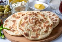 Bazlama farklı şekillerde hazırlanır. Doğu ve Güneydoğu Anadolu’da genellikle kalın ve yumuşak hazırlanır. Bu bölgelerde sac üzerinde pişirilen bazlama, özellikle kahvaltıda tereyağı ve peynirle birlikte tüketilir.