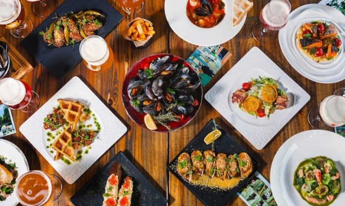 Belçika mutfağı Belçika mutfağı, hem Fransız hem de Hollanda mutfağından izler taşıyan, aynı zamanda kendine özgü tarifleriyle öne çıkan bir gastronomi dünyasına sahiptir. Ülkenin coğrafi konumu, tarih boyunca farklı kültürlerden etkilenmesine ve bu etkilerin yemeklere yansımasına olanak tanımıştır. Belçika yemekleri, kaliteli malzemeler, özenli sunum ve zengin tat çeşitliliği ile tanınır. Konulu bir haber görseli.