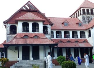 Chittagong Mutfağı, Bangladeş’in güneydoğusunda yer alan Chittagong bölgesine özgü geleneksel yemek kültürünü yansıtır. Bu mutfak, hem kıyı topluluklarının deniz ürünlerine dayalı beslenme alışkanlıklarını hem de yerel baharatların yoğun kullanımını içerir. Chittagong mutfağı, zengin lezzet profili ve çeşitli yemek teknikleri ile Bangladeş’in öne çıkan mutfaklarından biridir. Konulu bir haber görseli.