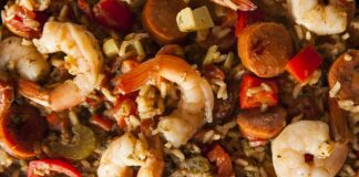 Creole Mutfağı Creole Mutfağı, Amerika Birleşik Devletleri’nin özellikle Louisiana eyaletinde gelişmiş ve çok kültürlü bir yemek geleneğini temsil eder. Bu mutfak, Fransız, İspanyol, Afrika ve Karayip etkilerini birleştirerek ortaya çıkmıştır. Creole yemekleri, Louisiana’nın özellikle New Orleans şehrinde sosyal ve kültürel yaşamın vazgeçilmez bir parçasıdır. Konulu bir haber görseli.