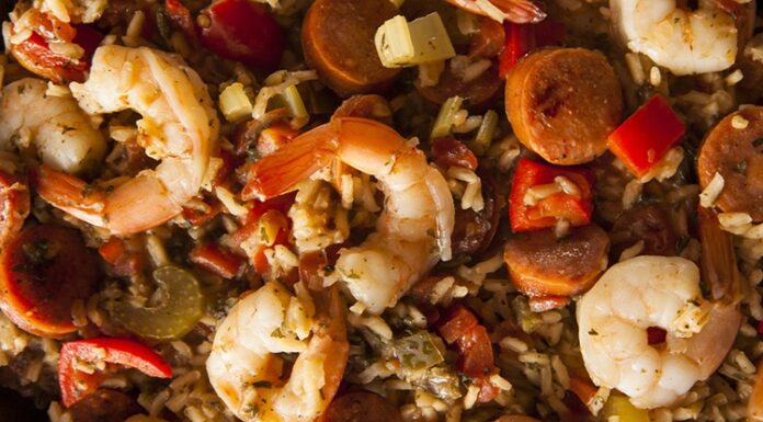 Creole Mutfağı Creole Mutfağı, Amerika Birleşik Devletleri’nin özellikle Louisiana eyaletinde gelişmiş ve çok kültürlü bir yemek geleneğini temsil eder. Bu mutfak, Fransız, İspanyol, Afrika ve Karayip etkilerini birleştirerek ortaya çıkmıştır. Creole yemekleri, Louisiana’nın özellikle New Orleans şehrinde sosyal ve kültürel yaşamın vazgeçilmez bir parçasıdır. Konulu bir haber görseli.