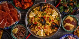 Dünya Yemekleri Ve Kültürlerin Sofralardaki Yolculuğu Dünya yemekleri, farklı coğrafyaların kültürel ve gastronomik zenginliğini yansıtır. Her ülke, kendi mutfak kültürü ve gelenekleri doğrultusunda özgün tarifler geliştirir. Akdeniz mutfağı, Asya mutfağı, Latin Amerika lezzetleri ve Orta Doğu yemekleri, dünya mutfaklarının öne çıkan örneklerindendir. Konulu bir haber görseli.