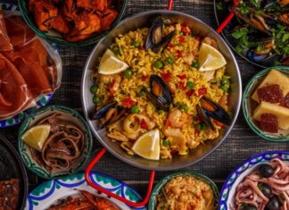 Dünya yemekleri, farklı coğrafyaların kültürel ve gastronomik zenginliğini yansıtır. Her ülke, kendi mutfak kültürü ve gelenekleri doğrultusunda özgün tarifler geliştirir. Akdeniz mutfağı, Asya mutfağı, Latin Amerika lezzetleri ve Orta Doğu yemekleri, dünya mutfaklarının öne çıkan örneklerindendir. Konulu bir haber görseli.