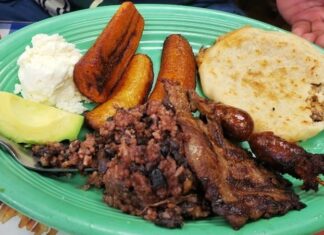 El Salvador mutfağı, Orta Amerika’nın tarihî ve kültürel etkilerini yansıtan zengin bir gastronomi geleneğine sahiptir. Ülkenin tarihî geçmişi, İspanyol kolonizasyonu ve yerel Maya topluluklarının mirası, mutfak kültürünü şekillendirmiştir. Bu etkileşimler, yemeklerde hem geleneksel hem de modern tatların bir arada bulunmasını sağlamıştır. Konulu bir haber görseli.