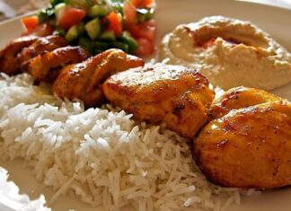 Ermenistan mutfağı, binlerce yıllık kültürel birikimi ve coğrafi çeşitliliğiyle dikkat çeker. Ülkenin dağlık yapısı ve verimli toprakları, yemeklerin hem besleyici hem de doğal olmasını sağlar. Tarih boyunca farklı medeniyetlerin etkisiyle şekillenen bu mutfak, hem Doğu hem de Orta Doğu lezzetlerini bir araya getirir. Ermeniler için yemek, yalnızca karın doyurmak değil, aynı zamanda kültürel bir paylaşım ve misafirperverlik göstergesidir. Konulu bir haber görseli.