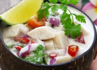 Fiji Mutfağı, Güney Pasifik’in en renkli adalarından biri olan Fiji’nin zengin kültürel geçmişini ve tropikal kaynaklarını sofralara taşıyan bir gastronomi anlayışıdır. Ada halkı yüzyıllar boyunca deniz ürünleri, kök sebzeler ve tropikal meyveler kullanarak kendine özgü tarifler geliştirmiştir. Hindistancevizi, balık ve taro, Fiji mutfağının temel ögelerini oluşturur. Konulu bir haber görseli