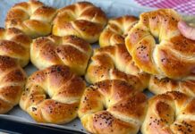 Hamur işi tariflerinin başarısı, doğru hamur hazırlama tekniklerine bağlıdır. İyi hazırlanmış bir hamur, pişirme sırasında homojen bir yapı sağlar ve ürünün kabarmasını destekler. Hamurda kullanılan un, su, yağ ve maya miktarı tarifin sonucunu doğrudan etkiler. Konulu bir haber görseli.