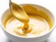 Hardal-Sirke Marine İle Et Ve Sebzelerde Keskin Ve Aromatik Lezzet Hardal ve sirke ile marine, yiyeceklerin özellikle et ve tavuk gibi proteinlerin, hardal ve sirke karışımı içinde bekletilerek aromalarının yoğunlaştırılması yöntemidir. Hardal-sirke marine, yiyeceklerin hem dokusunu yumuşatır hem de keskin ve aromatik bir tat kazandırır. Bu teknik, hem geleneksel hem modern mutfaklarda tercih edilir ve yemeklere karakteristik bir lezzet profili sağlar. Konulu bir haber görseli.