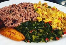 Jamaika mutfağı, Karayipler’in en renkli ve en baharatlı gastronomi kültürlerinden birini sunar. Afrika, Avrupa, Hint ve Çin mutfaklarından izler taşıyan bu lezzet dünyası, özgün tatlarıyla dikkat çeker. Jamaika yemekleri, kullanılan aromatik baharatlar, taze deniz ürünleri ve tropikal meyvelerle adanın kültürel zenginliğini yansıtır. Ülkenin mutfağı, yalnızca damaklara değil, aynı zamanda gözlere hitap eden görsel bir şölen sunar. Konulu bir haber görseli.