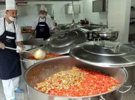 Kazan Yemeği: Gelenekten Sofraya Uzanan Lezzet Kazan yemeği, özellikle geleneksel mutfaklarda uzun yıllardır sofraların vazgeçilmez yemeklerinden biri olarak bilinir.