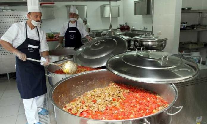 Kazan-Yemegi-Gelenekten-Sofraya-Uzanan-Lezzet Kazan yemeği, özellikle geleneksel mutfaklarda uzun yıllardır sofraların vazgeçilmez yemeklerinden biri olarak bilinir.