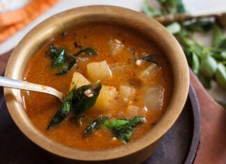 Konkani Mutfağı, Hindistan’ın Goa ve çevresindeki Batı kıyı bölgelerine özgü geleneksel yemek kültürünü temsil eder. Bu mutfak, deniz ürünleri, baharatlar ve tropikal malzemelerin birleşimiyle zengin bir lezzet sunar. Konkani Mutfağı, hem günlük sofralarda hem de festival ve kutlamalarda tercih edilen bir mutfak olarak bilinir. Konulu bir haber görseli.