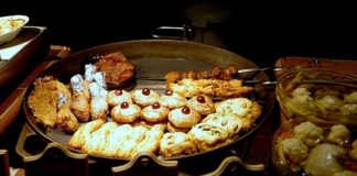 Letonya mutfağı, Baltık Denizi’nin kıyısında yer alan coğrafi konumunun yanı sıra tarih boyunca farklı kültürlerin etkisiyle şekillenmiştir. Baltık iklimi, tarım ürünleri, ormanlardan elde edilen doğal kaynaklar ve deniz ürünleri, bu mutfağın temel taşlarını oluşturur. Komşu ülkeler Estonya, Litvanya, Almanya ve Rusya ile yaşanan etkileşimler de yemek kültürüne farklı tatlar kazandırmıştır. Konulu bir haber görseli.