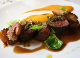 Lüksemburg mutfağı, Avrupa’nın kalbinde yer alan küçük bir ülkenin, zengin kültürel ve tarihî etkilerle şekillenmiş lezzetlerini yansıtır. Almanya, Fransa ve Belçika mutfaklarının etkilerini taşıyan bu mutfak, hem geleneksel hem de modern tarifleriyle dikkat çeker. Tarih boyunca saray mutfaklarından köy sofralarına kadar uzanan yemek kültürü, ülkenin gastronomik mirasının temelini oluşturur. Konulu bir haber görseli.