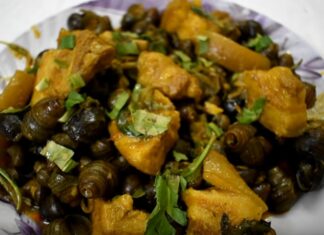 Manipuri Mutfağı, Hindistan’ın kuzeydoğusunda yer alan Manipur bölgesine özgü geleneksel yemek kültürünü temsil eder. Bölge, çeşitli etnik grupların ve kabilelerin bir arada yaşadığı bir coğrafya olduğundan mutfağı da oldukça çeşitlidir. Sebze ağırlıklı yemekler, yöresel baharatlar ve taze otlar, Manipuri yemeklerinin karakteristik özelliklerini oluşturur. Konulu bir haber görseli.