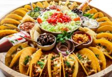 Marquesas Mutfağı, Fransız Polinezyası’nın en uzak ve en bakir adalarından biri olan Marquesas’ın zengin kültürel geçmişini yansıtan bir gastronomi anlayışıdır. Ada halkı yüzyıllardır deniz ürünleri, kök sebzeler ve tropikal meyveler kullanarak kendine özgü tarifler geliştirmiştir. Hindistancevizi, balık ve taro, Marquesas mutfağının temel ögeleri arasında yer alır. Konulu bir haber görseli.