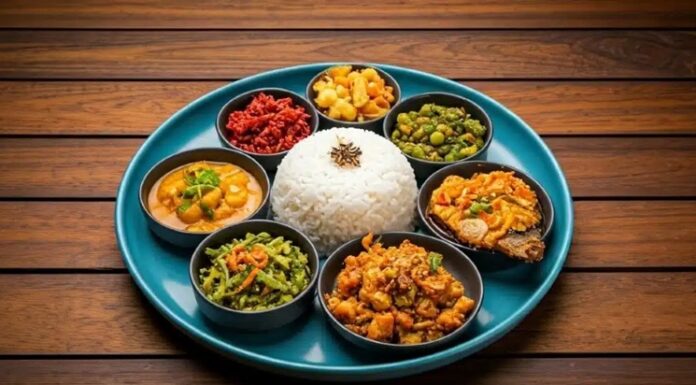 Meghalaya Mutfağı, Hindistan’ın kuzeydoğusundaki Meghalaya eyaletine özgü, doğal ve geleneksel tatlarıyla bilinen zengin bir yemek kültürünü temsil eder. Bölge, yoğun yağış alan tropikal iklimi ve verimli toprakları sayesinde taze sebze ve et kaynakları açısından oldukça çeşitlidir. Konulu bir haber görseli.