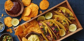 Meksika mutfağı, dünyaca ünlü baharatlı yemekleri, renkli sunumları ve kültürel zenginliğiyle gastronomi dünyasında ayrıcalıklı bir yere sahiptir. Yüzyıllar boyunca Aztek, Maya ve İspanyol mutfaklarının birleşiminden oluşan bu lezzet kültürü, hem sokak yemekleri hem de geleneksel aile sofralarıyla dikkat çeker. Meksika yemekleri, yalnızca karın doyurmakla kalmaz, aynı zamanda ülkedeki tarih, gelenek ve yaşam tarzının da bir yansımasıdır. Konulu bir haber görseli.