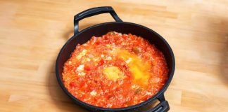 Menemen, hem pratik hazırlanışı hem de besleyici özelliğiyle sofraların vazgeçilmezlerinden biridir.