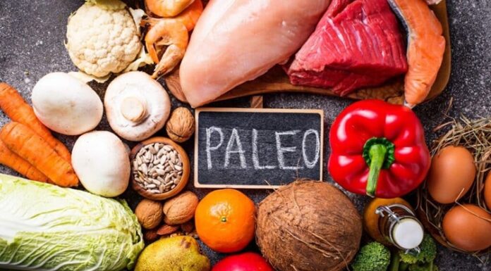 Paleo Tarifleriyle Doğal Beslenmenin Sırları Paleo diyeti, modern beslenme alışkanlıklarından uzaklaşıp atalarımızın doğal beslenme yöntemlerine yaklaşmayı hedefleyen bir yaşam tarzıdır. Bu beslenme biçimi, işlenmiş gıdaları hayatımızdan çıkararak vücudun ihtiyaç duyduğu temel besinleri doğal yollarla almayı teşvik eder. Paleo tarifleri, yalnızca kilo kontrolü sağlamakla kalmaz, aynı zamanda bağışıklık sistemini güçlendirir ve enerji seviyelerini artırır. Günümüzde, sağlıklı yaşam arayışında olan pek çok kişi bu yöntemle beslenerek kendini daha zinde ve mutlu hissetmektedir. Konulu bir haber görseli.