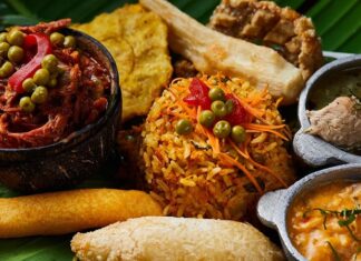 Panama mutfağı, Orta Amerika'nın en çeşitli ve renkli gastronomi kültürlerinden birini temsil eder. Yerli halkların geleneksel tarifleri, Afrika ve İspanyol etkileriyle harmanlanarak bugünkü mutfak karakterini oluşturmuştur. Bu kültürel karışım, hem tatlarda hem de sunumlarda kendini gösterir. Konulu bir haber görseli.