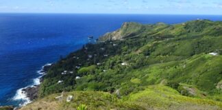 Pitcairn Adaları Pitcairn Adaları Mutfağı, Güney Pasifik’in en küçük yerleşim yerlerinden biri olan Pitcairn Adaları’nın geleneksel beslenme alışkanlıklarını ve kültürel mirasını yansıtır. Ada halkı, yüzyıllardır deniz ürünleri, tropikal meyveler ve kök sebzelerle kendine özgü tarifler geliştirmiştir. Hindistancevizi, taro, balık ve muz, Pitcairn mutfağının temel ögeleri arasında yer alır. Konulu bir haber görseli.