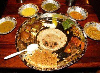 Rajasthani Mutfağı, Hindistan’ın batısında yer alan Rajasthan bölgesine özgü, zengin ve aromatik bir yemek kültürünü temsil eder. Çöl iklimi ve kısıtlı su kaynakları, mutfağın şekillenmesinde belirleyici olmuştur. Bölge halkı, uzun süre dayanabilecek yemekler ve saklama teknikleri geliştirmiştir. Konulu bir haber görseli.