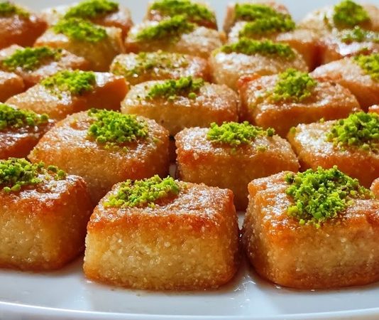 Şerbetli tatlıda kızartma yöntemi ile hazırlanmasıdır. Kızartma, tatlıların dış yüzeyinin çıtır ve altın renginde olmasını sağlarken iç kısmının yumuşak ve nemli kalmasına katkı sağlar.