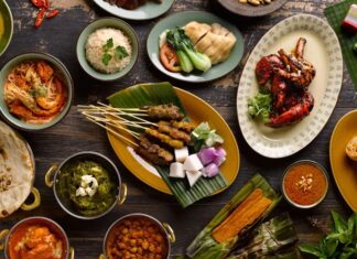 Singapur, Asya’nın gastronomik merkezlerinden biri olarak Singapur mutfağı ile çok kültürlü bir deneyim sunar. Çin, Malay, Hint ve Batı etkilerinin harmanlandığı bu mutfak, hem zengin hem de çeşitli tatlar içerir. Pirinç, deniz ürünleri, tavuk ve baharatlar mutfağın temel yapı taşlarını oluşturur. Yemekler hem lezzet hem de sunum açısından özenli hazırlanır ve her tabak farklı kültürel etkileşimleri yansıtır. Konulu bir haber görseli.