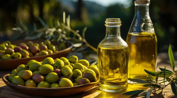Türkiye’nin dört bir yanında yetiştirilen zeytin ağaçları, yalnızca ekonomik değil aynı zamanda kültürel bir zenginliğin de temsilcisidir. Bu kıymetli meyveden elde edilen zeytinyağı, yüzyıllardır sofralarımızın vazgeçilmezi olarak yerini koruyor. Ancak son yıllarda zeytinyağı tüketimi yalnızca geleneksel lezzet anlayışıyla sınırlı kalmıyor; aynı zamanda sağlıklı yaşam trendlerinin de merkezine yerleşmiş durumda. Konulu bir haber görseli.