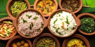 Sri Lanka Mutfağı Sri Lanka, Hint Okyanusu’nun kalbinde yer alan ve tarih boyunca farklı kültürlerin etkisi altında kalmış bir ada ülkesidir. Bu durum, Sri Lanka mutfağının zengin ve çeşitlilik dolu bir yapıya sahip olmasını sağlamıştır. Hindistan, Portekiz ve Hollanda gibi kültürlerin etkisi, yemeklerde hem lezzet hem de aromatik çeşitlilik yaratmıştır. Baharatların yoğun kullanımı, tropikal meyve ve sebzelerin ustaca harmanlanması, Sri Lanka mutfağının karakteristik özelliklerindendir. Konulu bir haber görseli