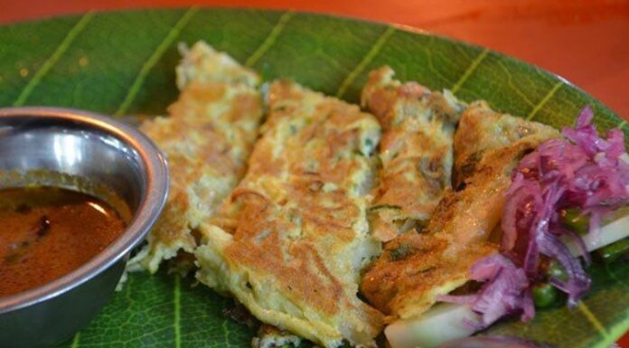 Sumatra Mutfağı Sumatra mutfağı, Endonezya’nın ikinci büyük adası Sumatra’da yüzyıllar boyunca şekillenmiş bir gastronomi geleneğidir. Bu mutfak, ada halkının tarihsel ve kültürel mirasını yansıtan zengin tatlar sunar. Sumatra mutfağı, özellikle baharat kullanımıyla bilinir ve yemeklerde yoğun aromalar ön plandadır. Konulu bir haber görseli.