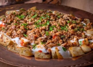 İnsan yaşamında tat, yalnızca yemeklerin damakta bıraktığı bir his değil, aynı zamanda yaşam kalitesini belirleyen önemli bir etkendir. Tat alma duyusu sayesinde yiyecekler arasında ayırt etme, besinlerin tazeliğini fark etme ve keyif alma gerçekleşir. Bu nedenle tat, biyolojik bir ihtiyaç olmasının ötesinde kültürel ve duygusal bir olgudur. Konulu bir haber görseli.