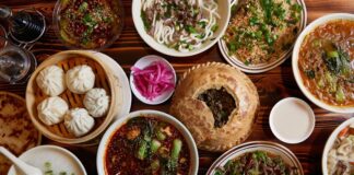 Tibet mutfağı, Himalayalar’ın zorlu coğrafyası ve yüksek rakımı ile şekillenmiş bir mutfaktır. Bu mutfak, enerji veren ve doyurucu yemekleriyle hem günlük hayatta hem de dini ritüellerde önemli bir yere sahiptir. Tibet mutfağı, bölgenin geleneksel yaşam biçimi ve kültürel değerlerini yansıtan bir araç olarak kabul edilir. Konulu bir haber görseli.