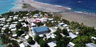 Tokelau Mutfağı Tokelau Mutfağı, Güney Pasifik’in küçük adalar topluluğu Tokelau’nun geleneksel beslenme alışkanlıklarını ve kültürel geçmişini yansıtır. Ada halkı, yüzyıllardır deniz ürünleri, tropikal meyveler ve kök sebzeler kullanarak kendine özgü tarifler geliştirmiştir. Hindistancevizi, taro, balık ve muz, Tokelau mutfağının temel ögeleri arasında yer alır. Konulu bir haber görseli.