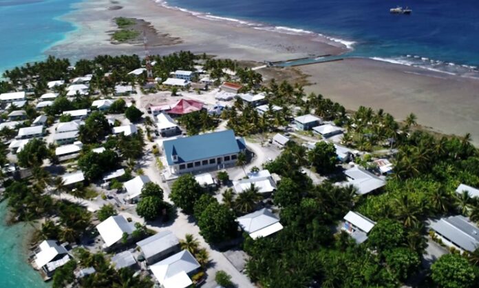 Tokelau Mutfağı Tokelau Mutfağı, Güney Pasifik’in küçük adalar topluluğu Tokelau’nun geleneksel beslenme alışkanlıklarını ve kültürel geçmişini yansıtır. Ada halkı, yüzyıllardır deniz ürünleri, tropikal meyveler ve kök sebzeler kullanarak kendine özgü tarifler geliştirmiştir. Hindistancevizi, taro, balık ve muz, Tokelau mutfağının temel ögeleri arasında yer alır. Konulu bir haber görseli.