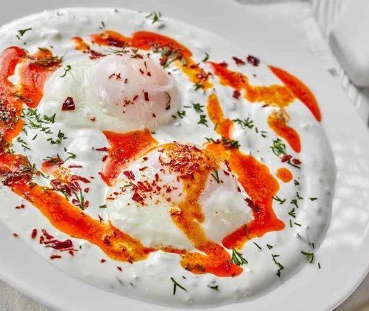 Çlbır, günümüzde de kahvaltı sofralarının vazgeçilmezlerinden biri olmayı sürdürmektedir.