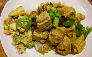 Tuvalu Mutfağı Tuvalu mutfağı, Güney Pasifik’in küçük adalarında şekillenmiş, doğal ve taze ürünlere dayalı bir mutfaktır. Tarih boyunca Polynesian kültürü ile gelişmiş olan bu mutfak, hem günlük yaşamda hem de özel günlerde toplumsal bir bağ kurma aracı olarak önem taşır. Konulu bir haber görseli.