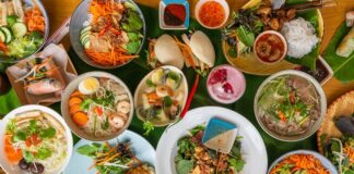 Vietnam mutfağı, Asya’nın zengin gastronomi mirasının önemli bir parçasıdır ve yüzyıllar boyunca Çin, Fransız ve yerel geleneklerden etkilenmiştir. Bu etkileşim, yemeklerde hem aromatik çeşitliliğe hem de dengeli lezzet kombinasyonlarına olanak tanımıştır. Vietnam mutfağı, özellikle taze malzemelerin ve doğal tatların ön planda olduğu bir sistemle şekillenmiştir. Konulu bir haber görseli.