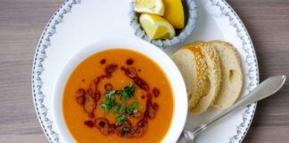 Yöresel çorbalar, Anadolu’nun dört bir yanına yayılmış zengin mutfak kültürünün en güzel yansımalarından biridir. Her bölgenin kendi coğrafyasına, iklimine ve tarımsal ürünlerine göre şekillenen bu çorbalar, hem besleyici hem de kültürel anlamda büyük bir miras taşır. Yüzyıllar boyunca kuşaktan kuşağa aktarılan tarifler, bugün hâlâ sofralarımızda yaşatılmakta ve bölgesel kimliğin bir parçası olarak korunmaktadır. Konulu bir haber görseli.