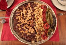 Yöresel yemekler, bir bölgenin tarihini, kültürünü ve coğrafi özelliklerini sofralara taşır. Her il, her şehir kendi mutfak geleneklerine uygun özgün tarifler geliştirir. Yöresel yemekler, sadece lezzet sunmakla kalmaz; aynı zamanda kültürel bir miras olarak kuşaktan kuşağa aktarılır. Konulu bir haber görseli.