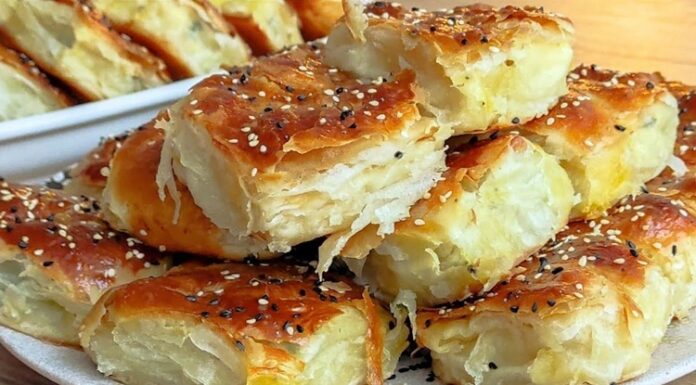 Börek, Türk mutfağının en sevilen hamur işleri arasında yer alır. İnce açılmış yufkaların, çeşitli iç malzemelerle buluşması sonucu ortaya çıkan börek, kahvaltıdan ana öğüne kadar pek çok öğünde tercih edilebilir. Geleneksel tarifler, nesilden nesile aktarılırken, modern mutfaklarda farklı dolgu ve pişirme teknikleriyle yeni yorumlar kazanıyor. Konulu bir haber görseli.