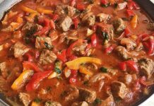 Türk mutfağının klasik lezzetlerinden biri olan et sote, hem pratik hem de doyurucu bir ana yemek olarak sofralarda öne çıkar. Yüzyıllardır farklı yörelerde hazırlanmış olan bu yemek, etin çeşitli sebzelerle birlikte kavrulmasıyla elde edilir ve hem ev yemekleri hem de restoran menülerinde sıkça yer bulur. Konulu bir haber görseli.