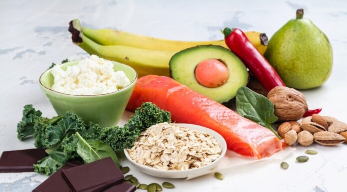 Fit & Sağlıklı Seçenekler: Her Gün İçin İdeal Tercihler Günümüzde insanlar yaşam tarzlarını yeniden gözden geçiriyor ve daha sağlıklı bir hayat için adımlar atıyor. Fit & sağlıklı seçenekler bu noktada ön plana çıkıyor. Hem bedensel hem de zihinsel sağlık için dengeli beslenme ve doğru tercihler yapmak büyük önem taşıyor. Günlük hayatta bilinçli seçimler yapıldığında daha enerjik, daha dirençli ve daha mutlu bir yaşam mümkün hale geliyor. Konulu bir haber görseli.