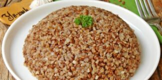 Karabuğday pilavı, özellikle sağlıklı beslenmeyi tercih edenlerin sofralarında sıkça yer alan bir alternatif olarak öne çıkar. Bu özel pilav, hem glütensiz yapısı hem de besin değerleri ile dikkat çeker. Karabuğdayın kendine has aroması, pilavın sade lezzeti ile birleşerek eşsiz bir tat sunar. Konulu bir haber görseli.