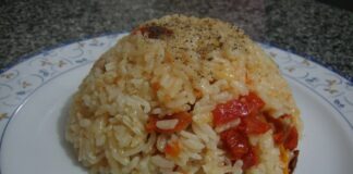 Kuru domatesli pilav, Türk mutfağında hem geleneksel hem de modern tariflerde kendine yer bulmuş bir yemektir. Domatesin yoğun aroması ve pilavın yumuşak dokusu bir araya gelerek sofralara eşsiz bir tat sunar. Özellikle davet sofralarında ve özel günlerde tercih edilen bu pilav, hem görselliği hem de lezzeti ile öne çıkar. Konulu bir haber görseli.